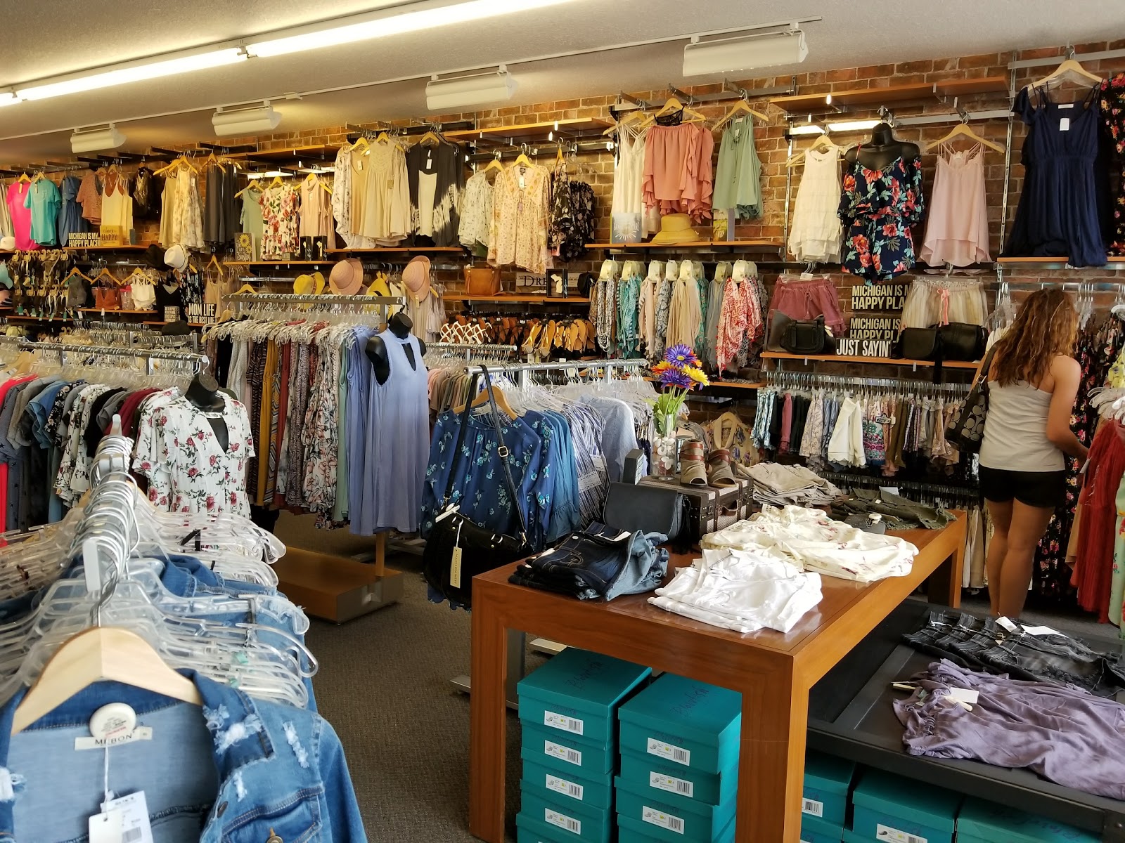 buy wholesale boutique clothing and accessories- Located in Michigan!  Pickup Same Day or FREE SHIPPING!